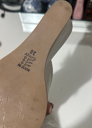 Beyaz Tüylü Yüksek Topuklu Kadın Terlik - Görsel 2