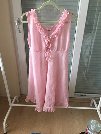 Pembe gecelik
