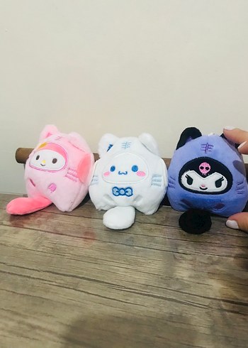 Diğer Sanrio karakterleri peluş charmlar
