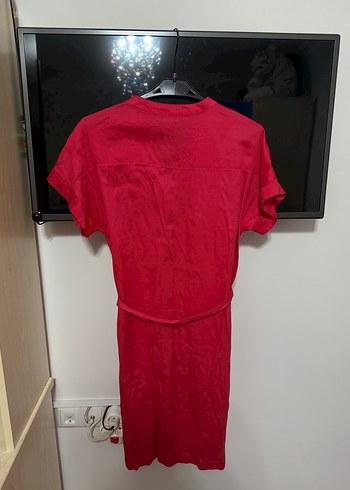 Kırmızı V Yakalı Düğmeli Midi Elbise - Görsel 2