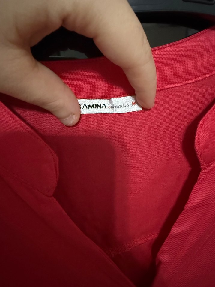 Kırmızı V Yakalı Düğmeli Midi Elbise - Görsel 3