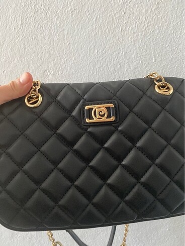 Pierre cardin markasına ait çanta