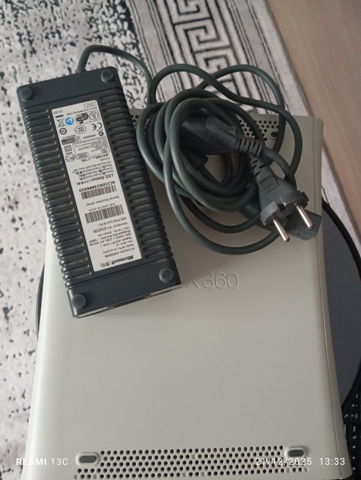 Xbox 360 Oyun Konsolu Beyaz - Görsel 2