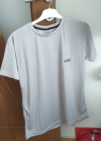 Under armour tshirt