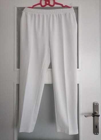 Beyaz esnek kumaş pantalon 