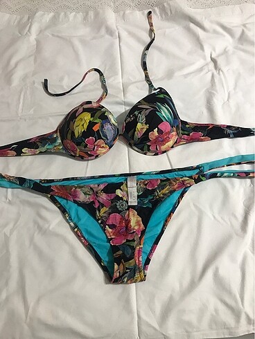 Kon bikini takım