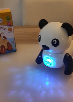 Oyuncak Panda ve Işıklı Araba