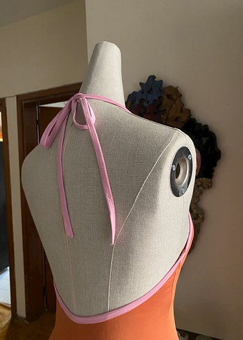 V Yaka Drapeli Mini Elbise - Görsel 4