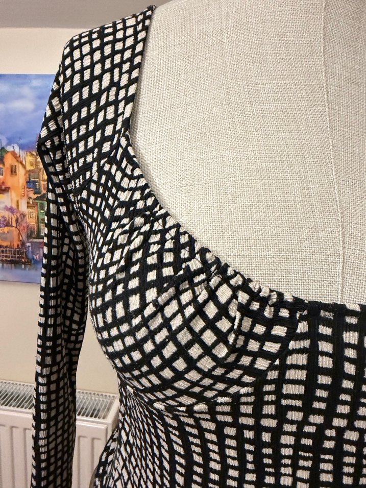 Bej Siyah Desenli Uzun Kollu Kadın Bluz - Görsel 4