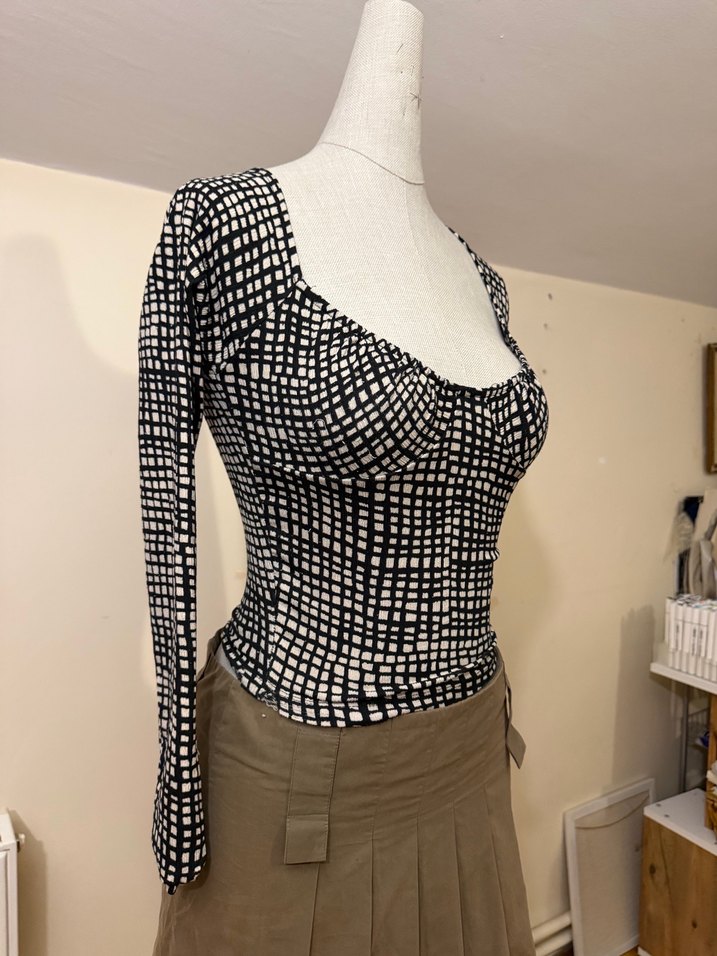 Bej Siyah Desenli Uzun Kollu Kadın Bluz - Görsel 3