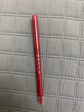 Kırmızı kalem ruj