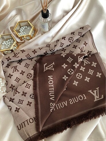 Louis Vuitton Şal-LV