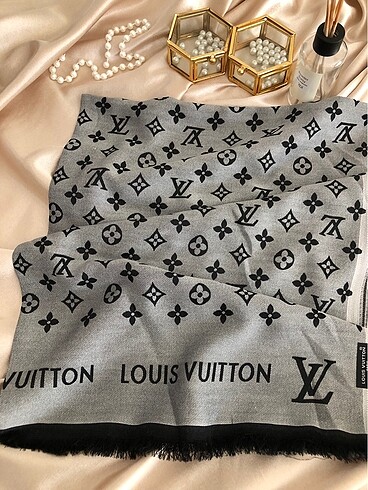 LV desen şal