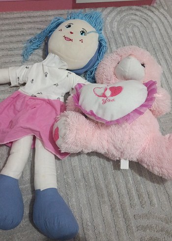 Pembe Peluş Oyuncak Ayı ve Bez Bebek