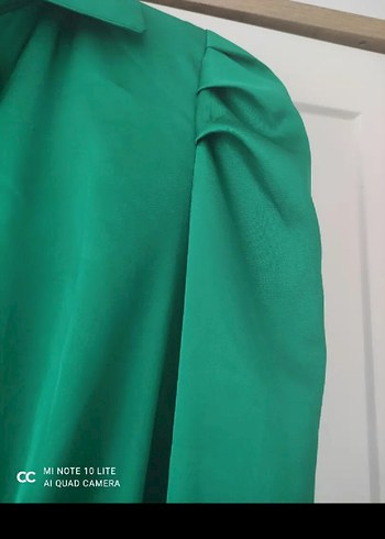 Yeşil V Yaka Düğmeli Mini Gömlek - Görsel 4