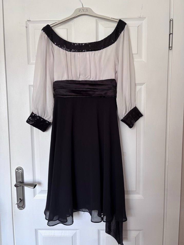 Uzun Siyah Beyaz Gotik Ofis Elbisesi - Görsel 3