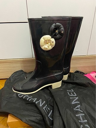 Chanel model yağmur çizmesi