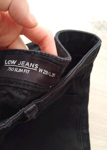 LC Waikiki Erkek Siyah Kemerli Dar Kesim Denim Pantolon