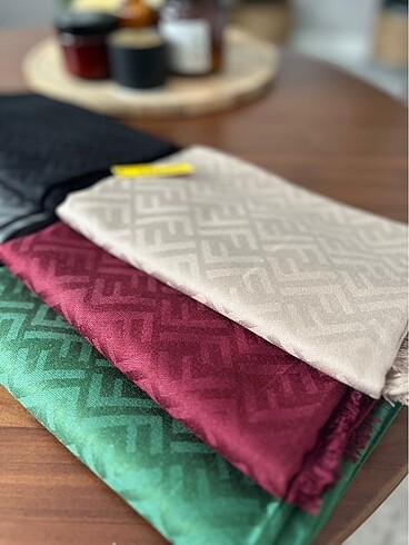 Fendi kaşmir ipek şal - Görsel 4