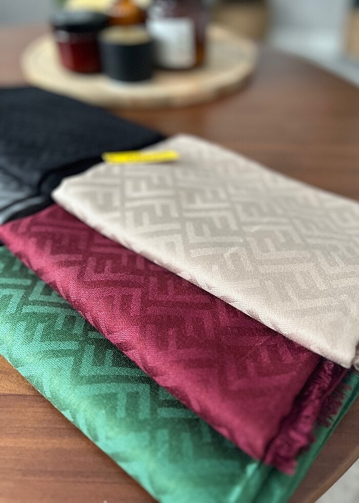 Fendi kaşmir ipek şal - Görsel 4