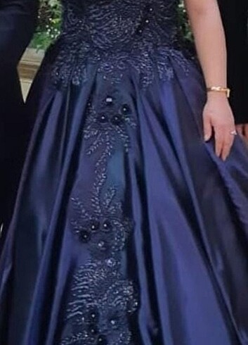 Nişan kıyafeti
