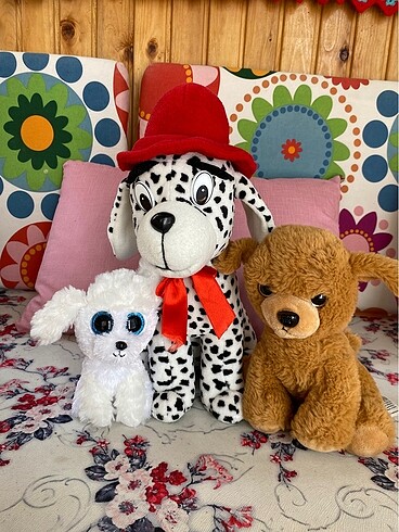 Peluş oyuncak köpekler
