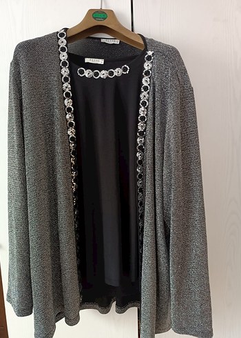 Zincir Detaylı Siyah Kadın Bluz - Görsel 9