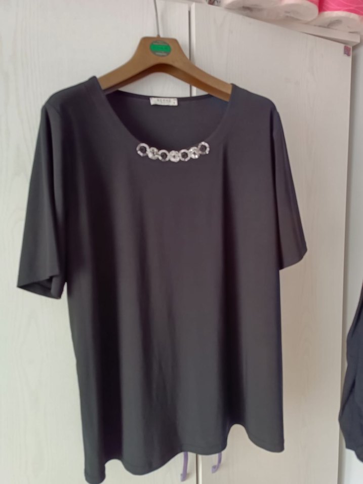 Zincir Detaylı Siyah Kadın Bluz - Görsel 2