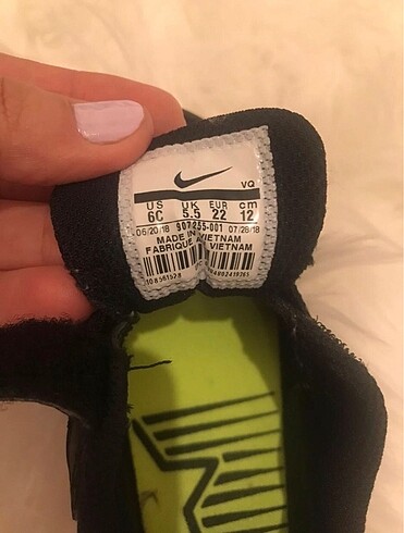 22 Beden siyah Renk Nike marka çocuk spor ayakkabı