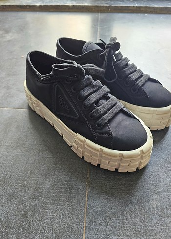 Prada 38