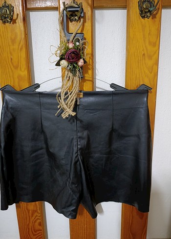 Siyah Deri Şort Etek - Görsel 3