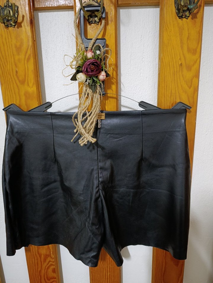 Siyah Deri Şort Etek - Görsel 5