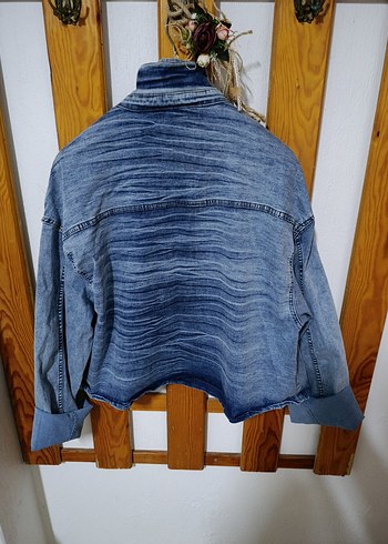 Kadın Gri Batik Desenli Kısa Kot Ceket - Görsel 3