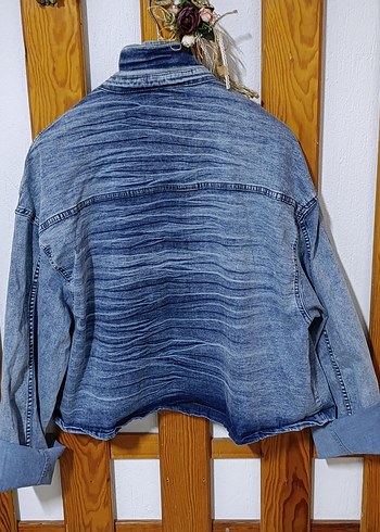 Kadın Gri Batik Desenli Kısa Kot Ceket - Görsel 4