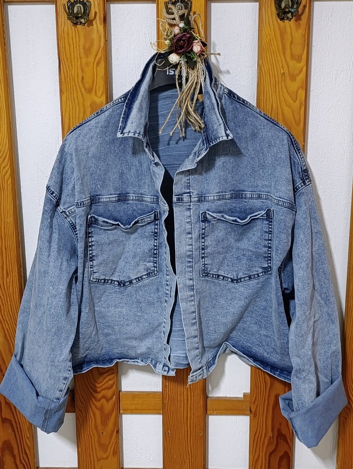 Kadın Gri Batik Desenli Kısa Kot Ceket - Görsel 2