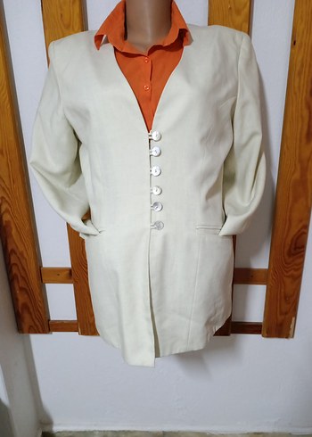 Düğmeli Beyaz Keten Kadın Blazer - Görsel 3