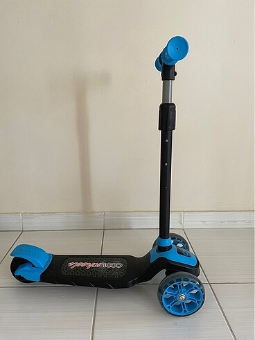 Işıklı çocuk scooter