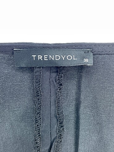 36 Beden siyah Renk Trendyol & Milla Bluz %70 İndirimli.