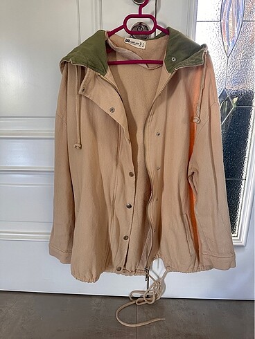 Bej kapüşonlu parka