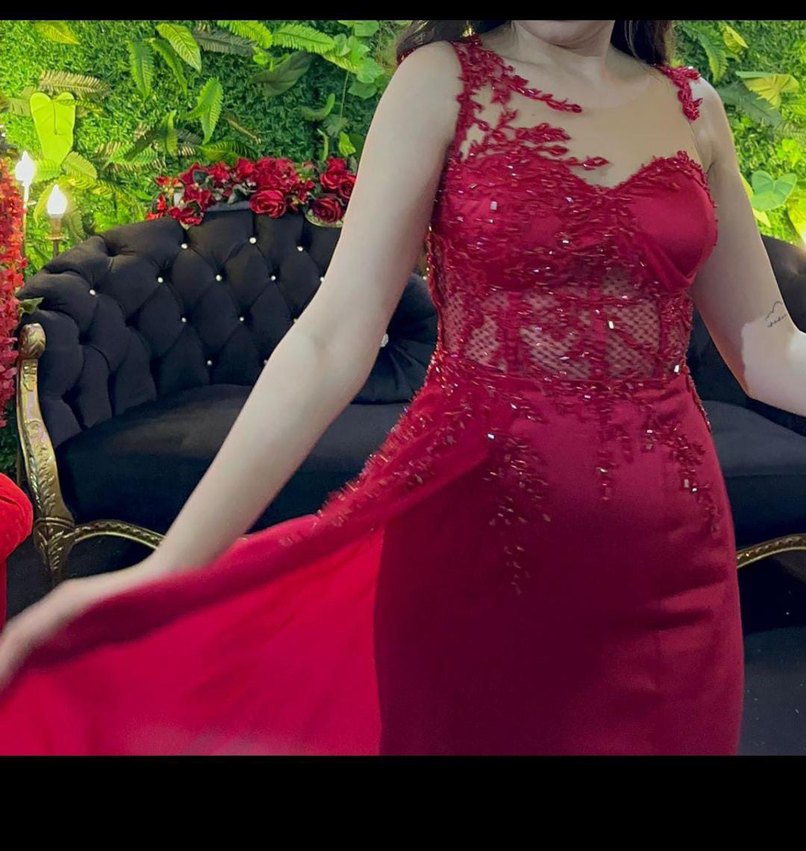 Klasik Kırmızı İşlemeli Uzun Abiye Elbise - Görsel 3