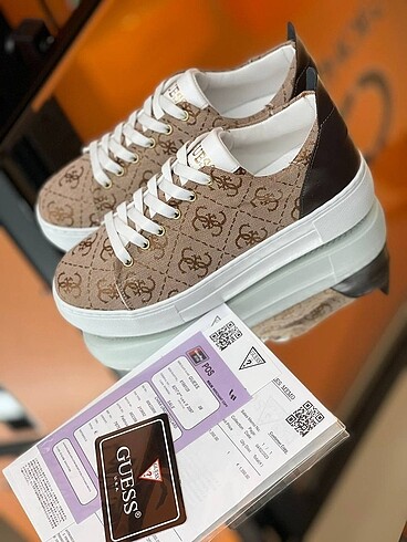39 Beden ten rengi Renk Guess Sneakers