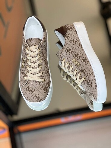 Guess Guess sneakers