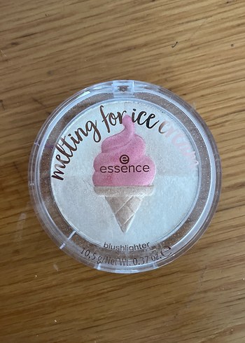 Essence Pastel Bej Aydınlatıcı