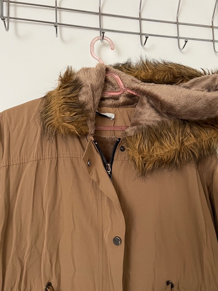 Kürk Detaylı Uzun Bej Kadın Parka - Görsel 2