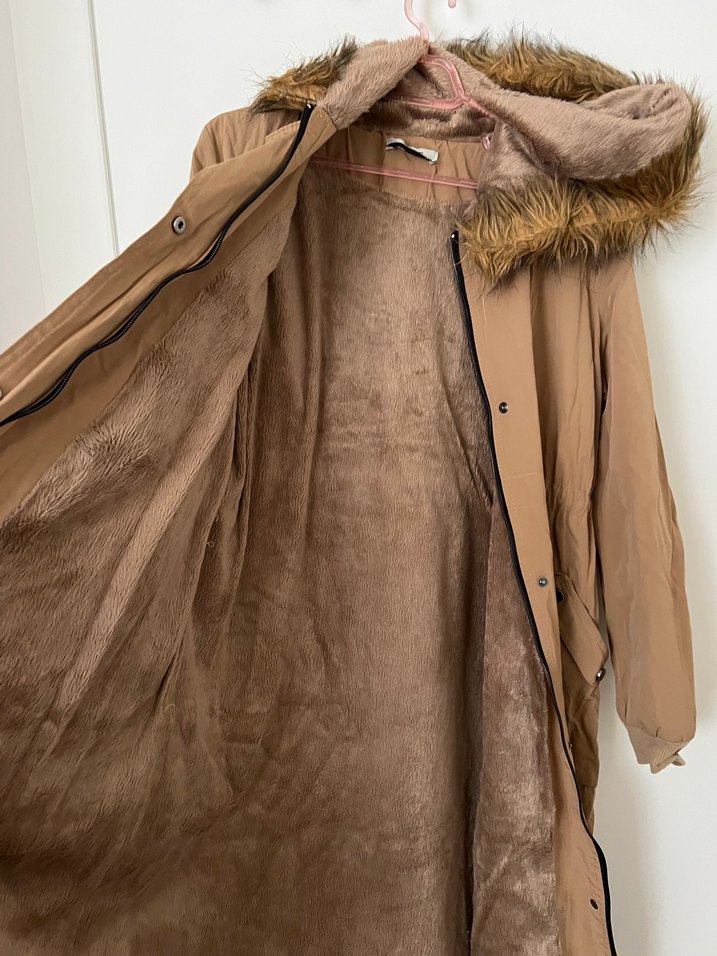 Kürk Detaylı Uzun Bej Kadın Parka - Görsel 3