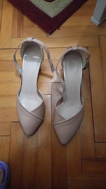 Sandal ağacı ten rengi ayakkabı