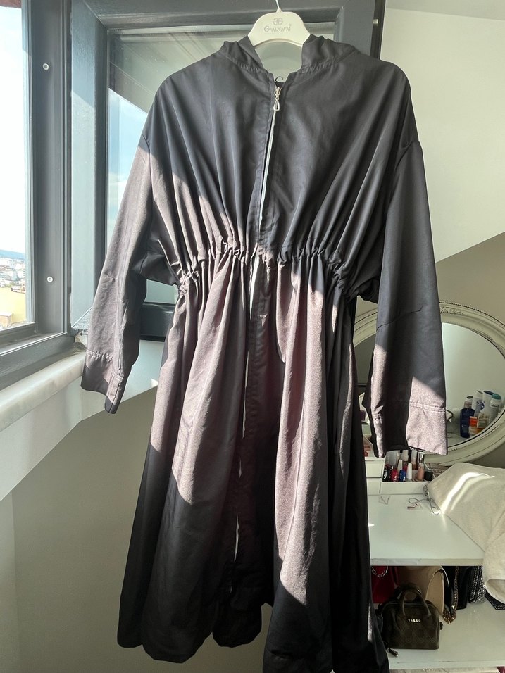 Uzun Siyah Kadın Yağmurluk Kapüşonlu - Görsel 3