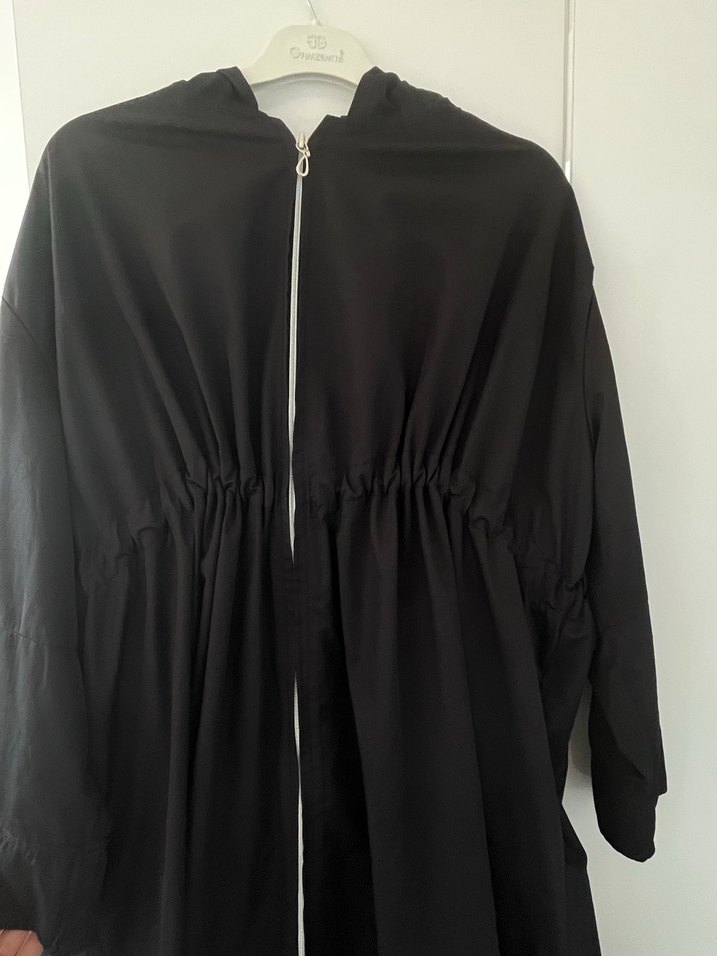 Uzun Siyah Kadın Yağmurluk Kapüşonlu - Görsel 2