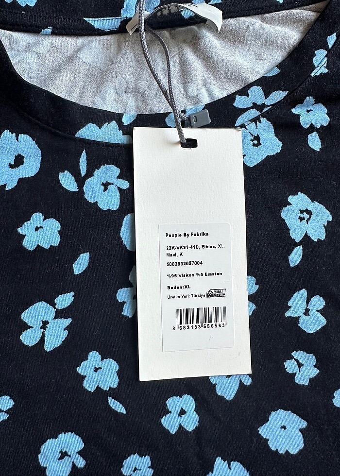 Fabrika çiçekli elbise - Görsel 3