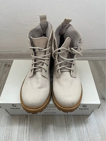 H&M Krem Bot